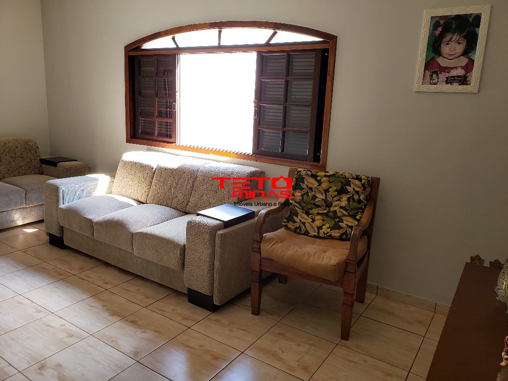 Casa à venda com 4 quartos, 310m² - Foto 9