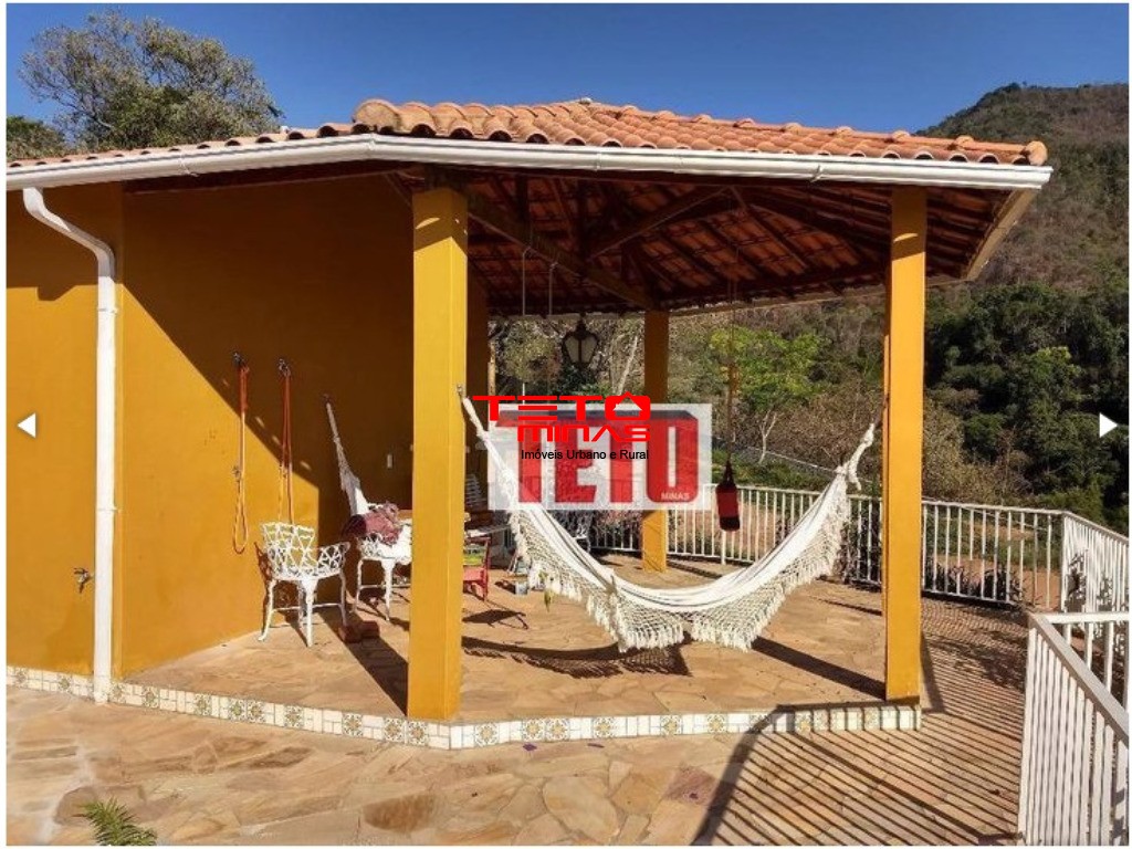 Chácara à venda com 4 quartos, 370m² - Foto 1