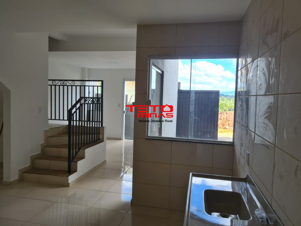 Casa à venda com 2 quartos, 90m² - Foto 2