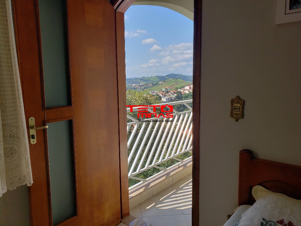 Casa à venda com 4 quartos, 310m² - Foto 27