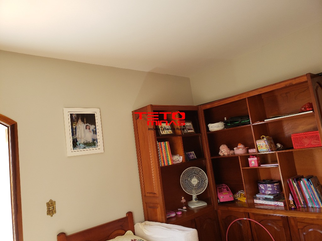 Casa à venda com 4 quartos, 310m² - Foto 24
