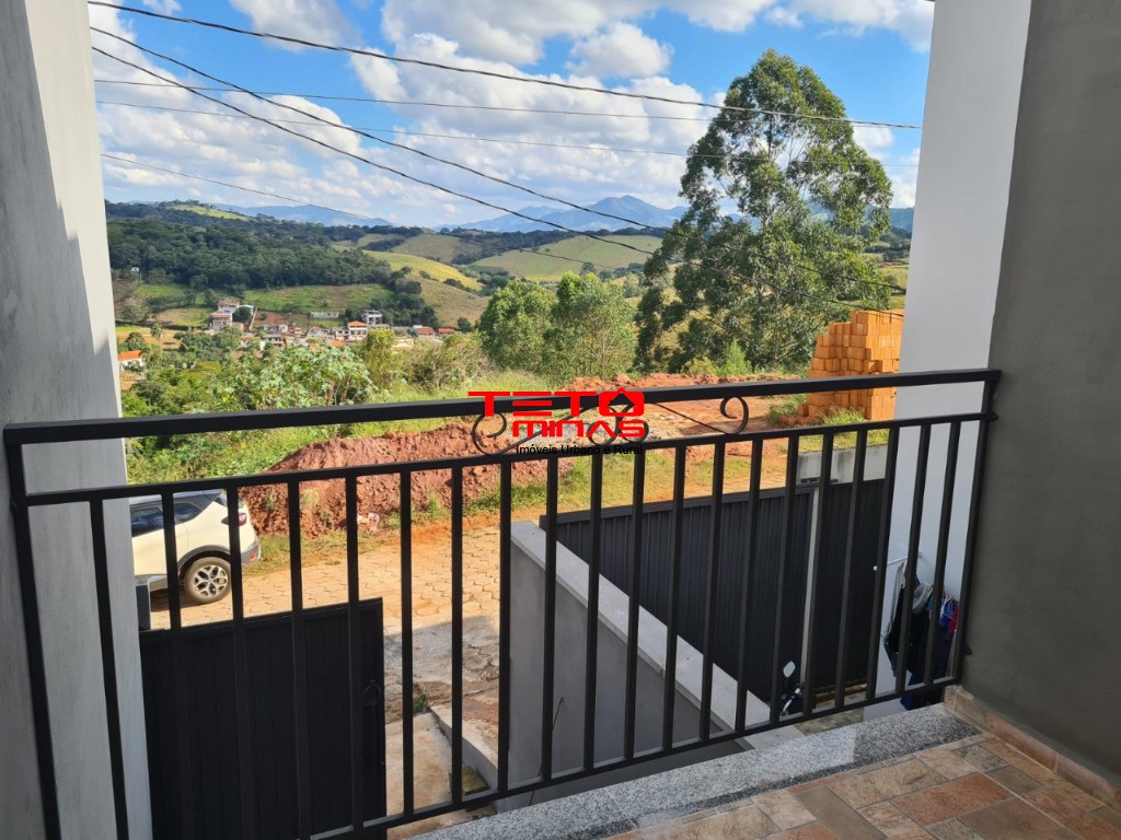 Casa à venda com 2 quartos, 90m² - Foto 4