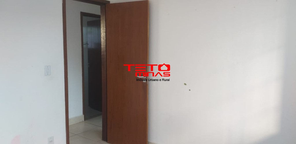 Casa à venda com 3 quartos, 102m² - Foto 2