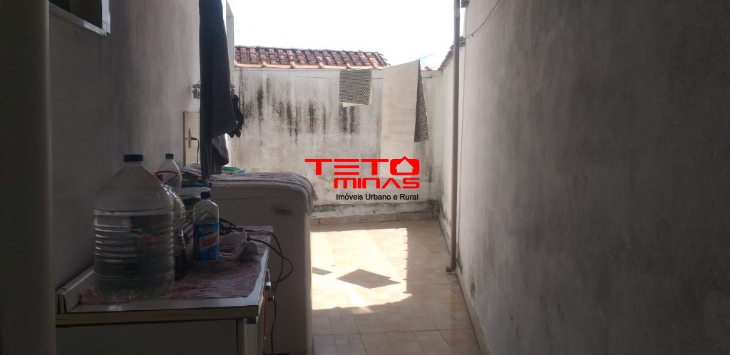 Casa à venda com 2 quartos, 187m² - Foto 11