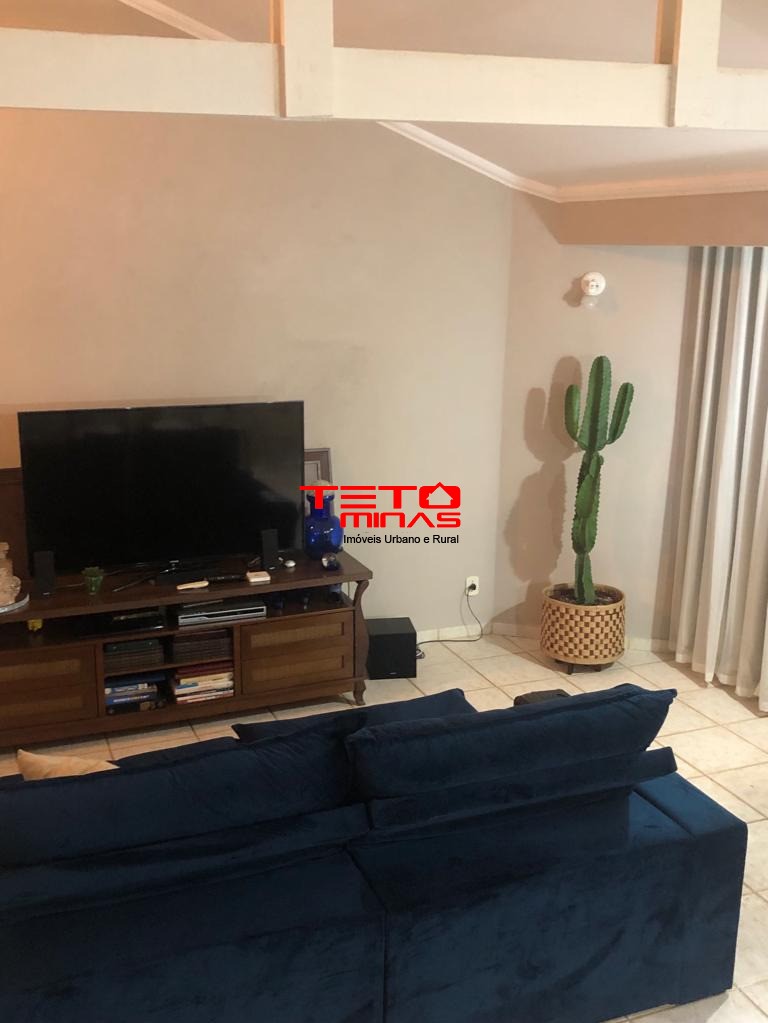 Casa à venda com 4 quartos, 354m² - Foto 22
