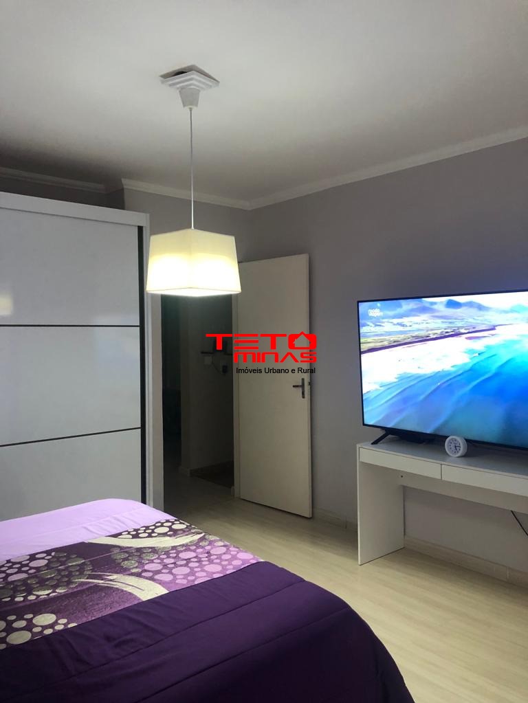 Casa à venda com 4 quartos, 354m² - Foto 2