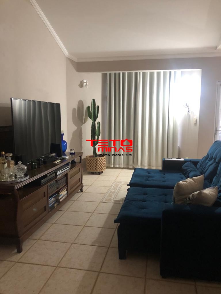 Casa à venda com 4 quartos, 354m² - Foto 17