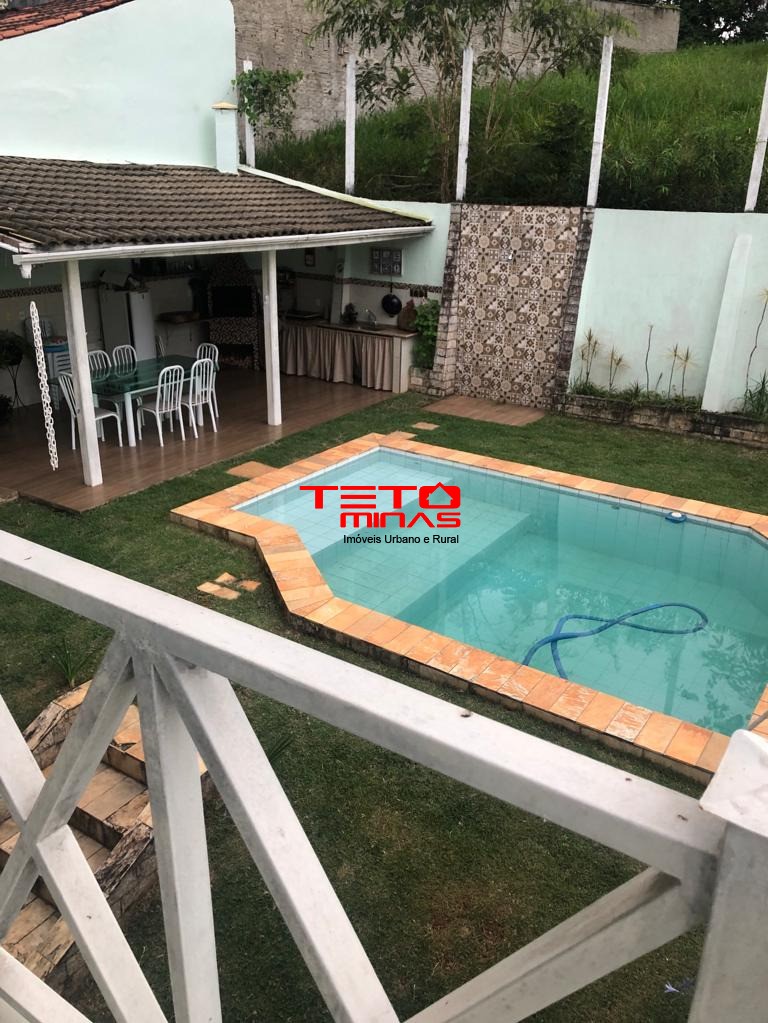 Casa à venda com 4 quartos, 354m² - Foto 1