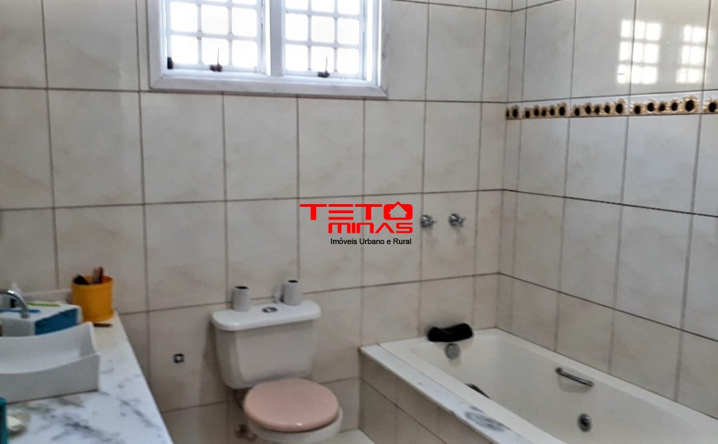 Casa à venda com 4 quartos, 360m² - Foto 2