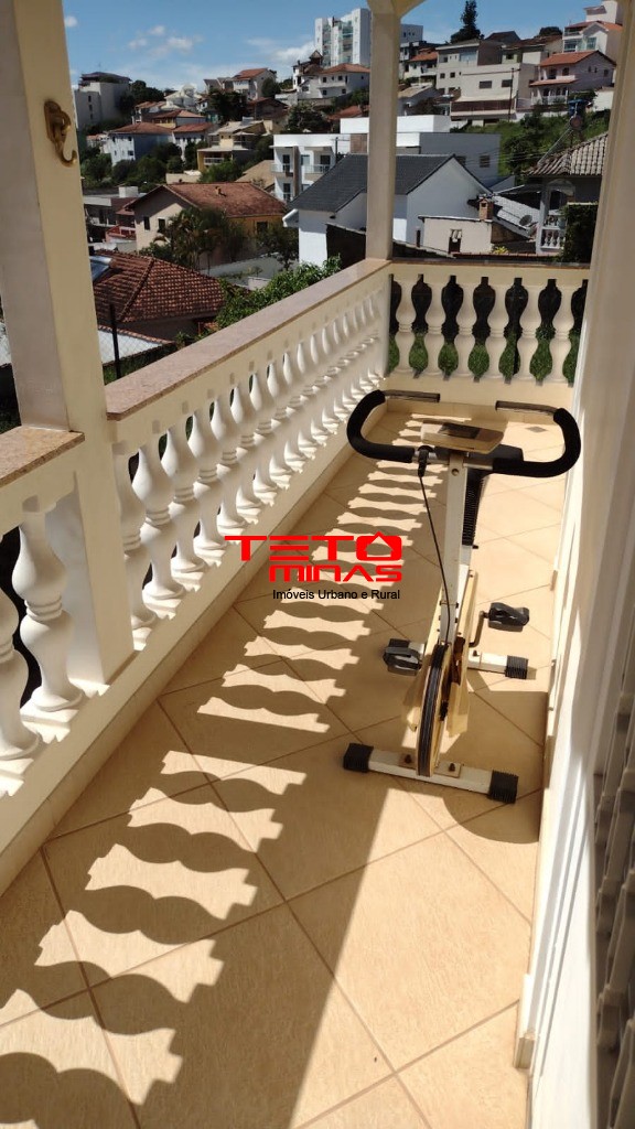 Casa à venda com 3 quartos, 360m² - Foto 2