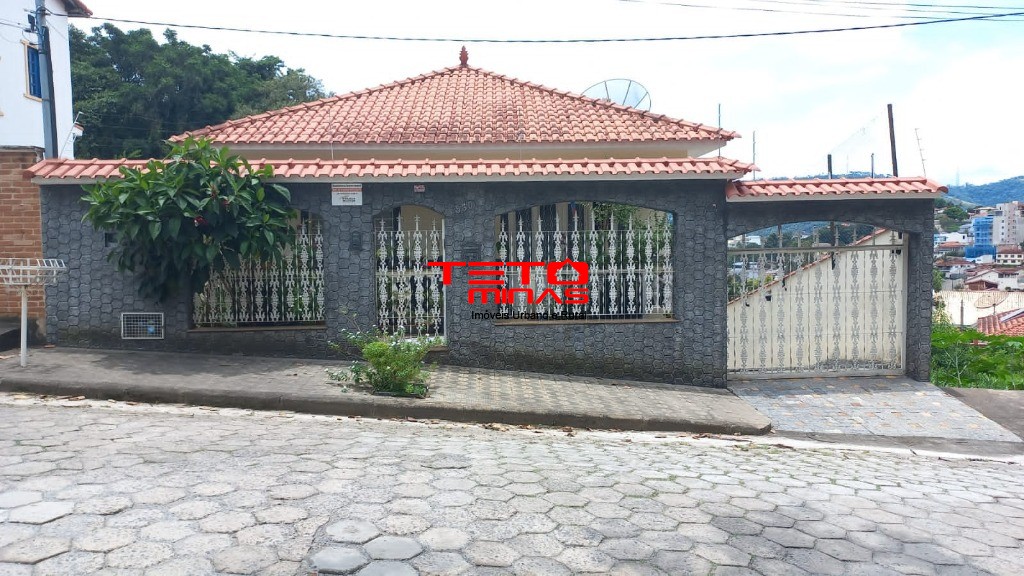 Casa à venda com 3 quartos, 360m² - Foto 1