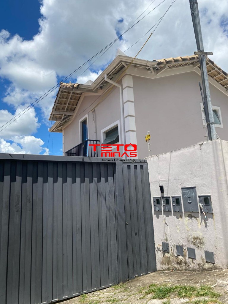 Casa à venda com 2 quartos, 110m² - Foto 2