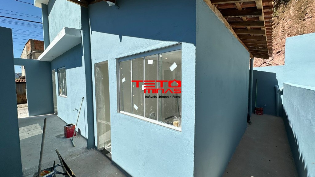 Casa à venda com 2 quartos, 250m² - Foto 1