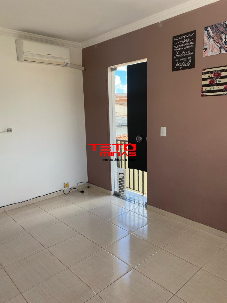 Casa à venda com 2 quartos, 110m² - Foto 10
