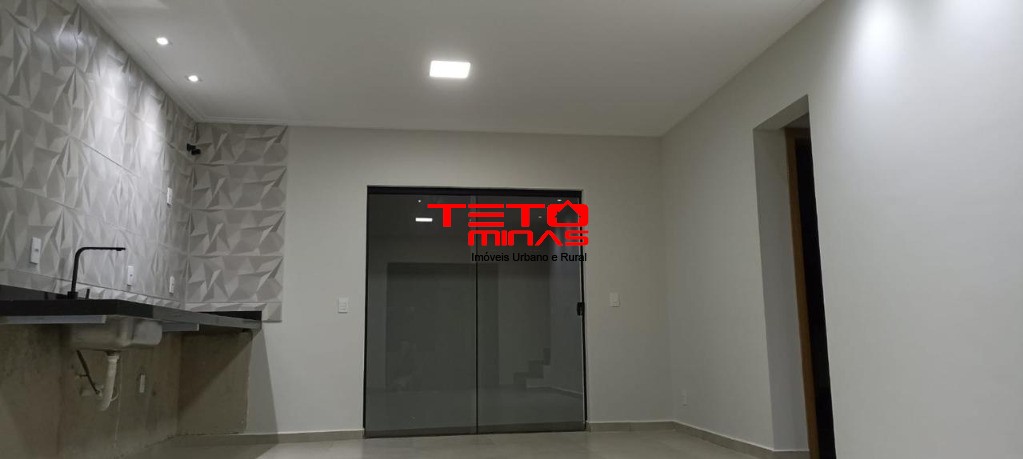 Casa à venda com 2 quartos, 92m² - Foto 1