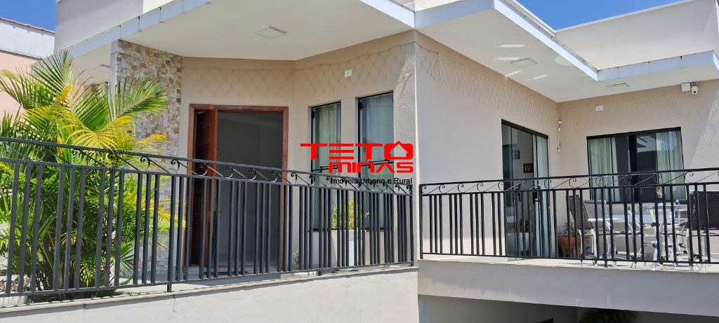 Casa à venda com 3 quartos, 250m² - Foto 1