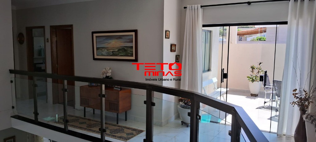Casa à venda com 3 quartos, 250m² - Foto 3