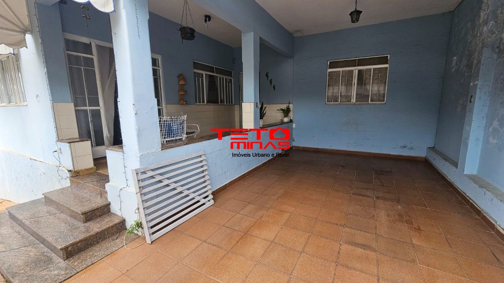 Casa à venda com 4 quartos - Foto 1