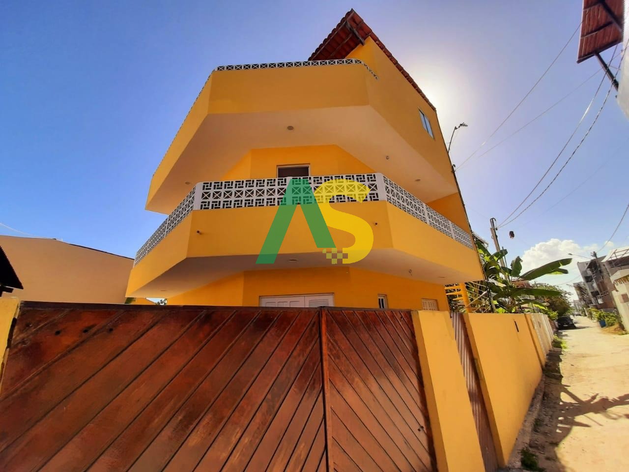 Casa à venda com 4 quartos, 200m² - Foto 1