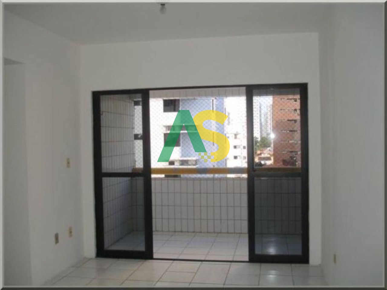 Apartamento à venda com 2 quartos, 75m² - Foto 2