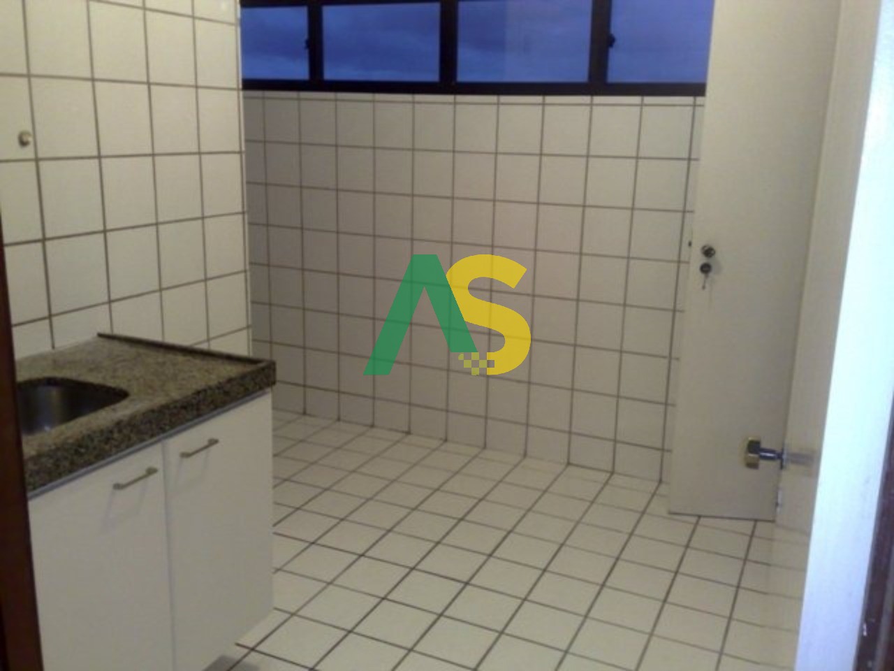 Apartamento à venda com 2 quartos, 75m² - Foto 4