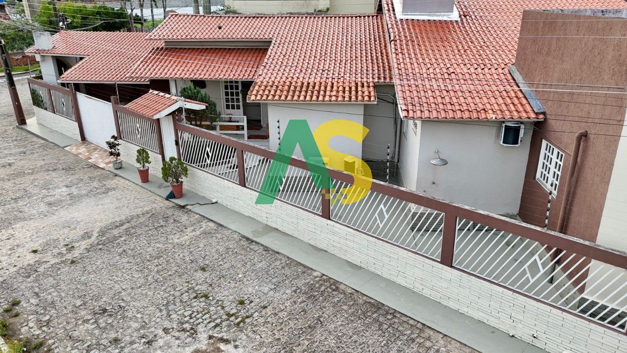 Casa à venda com 3 quartos, 180m² - Foto 1