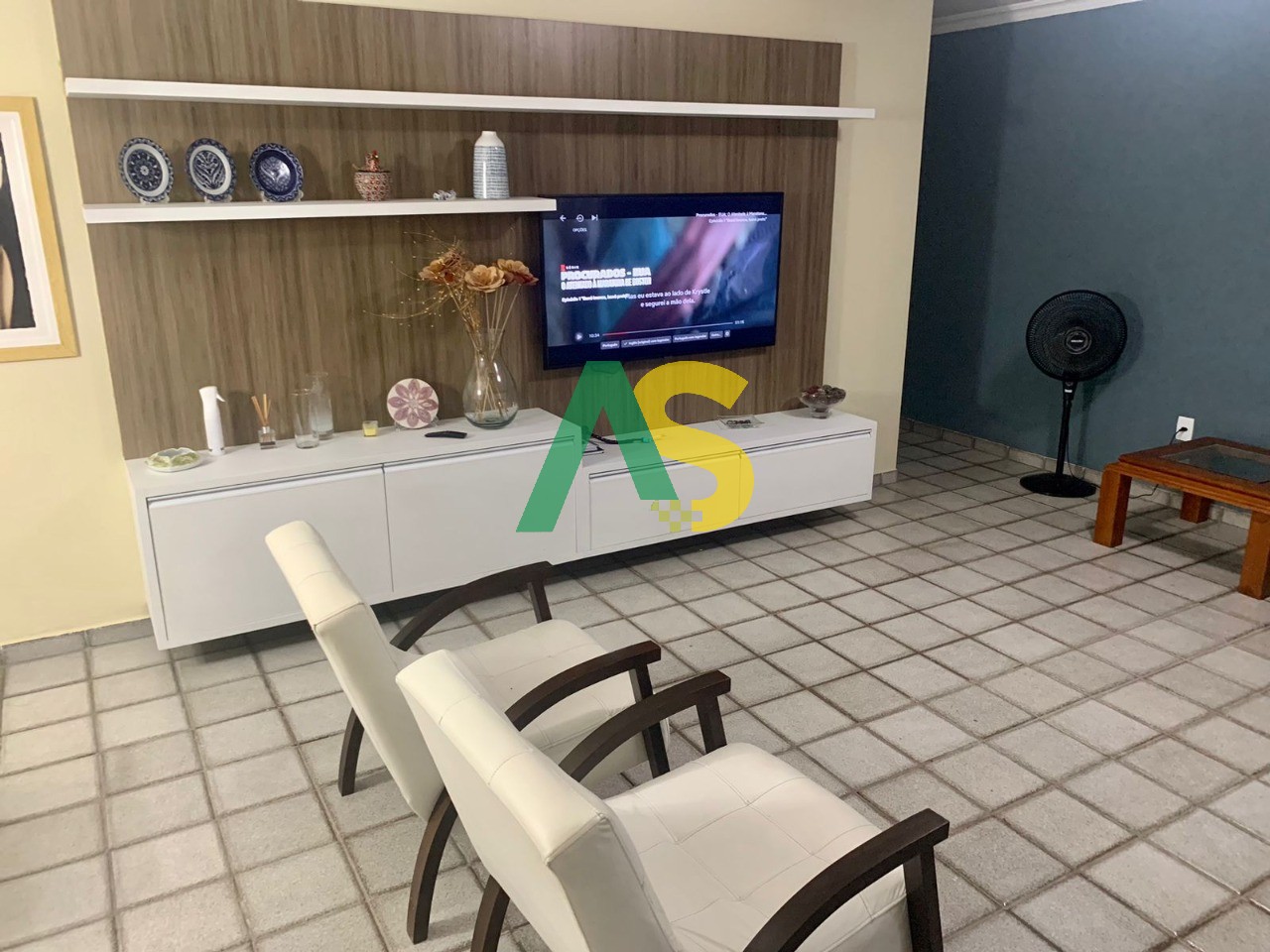 Apartamento à venda com 3 quartos, 130m² - Foto 1