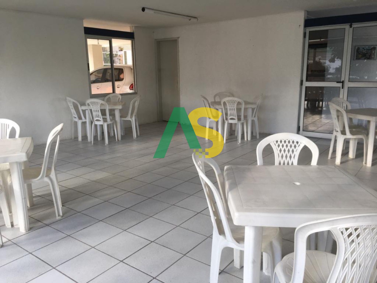 Apartamento à venda com 3 quartos, 80m² - Foto 2