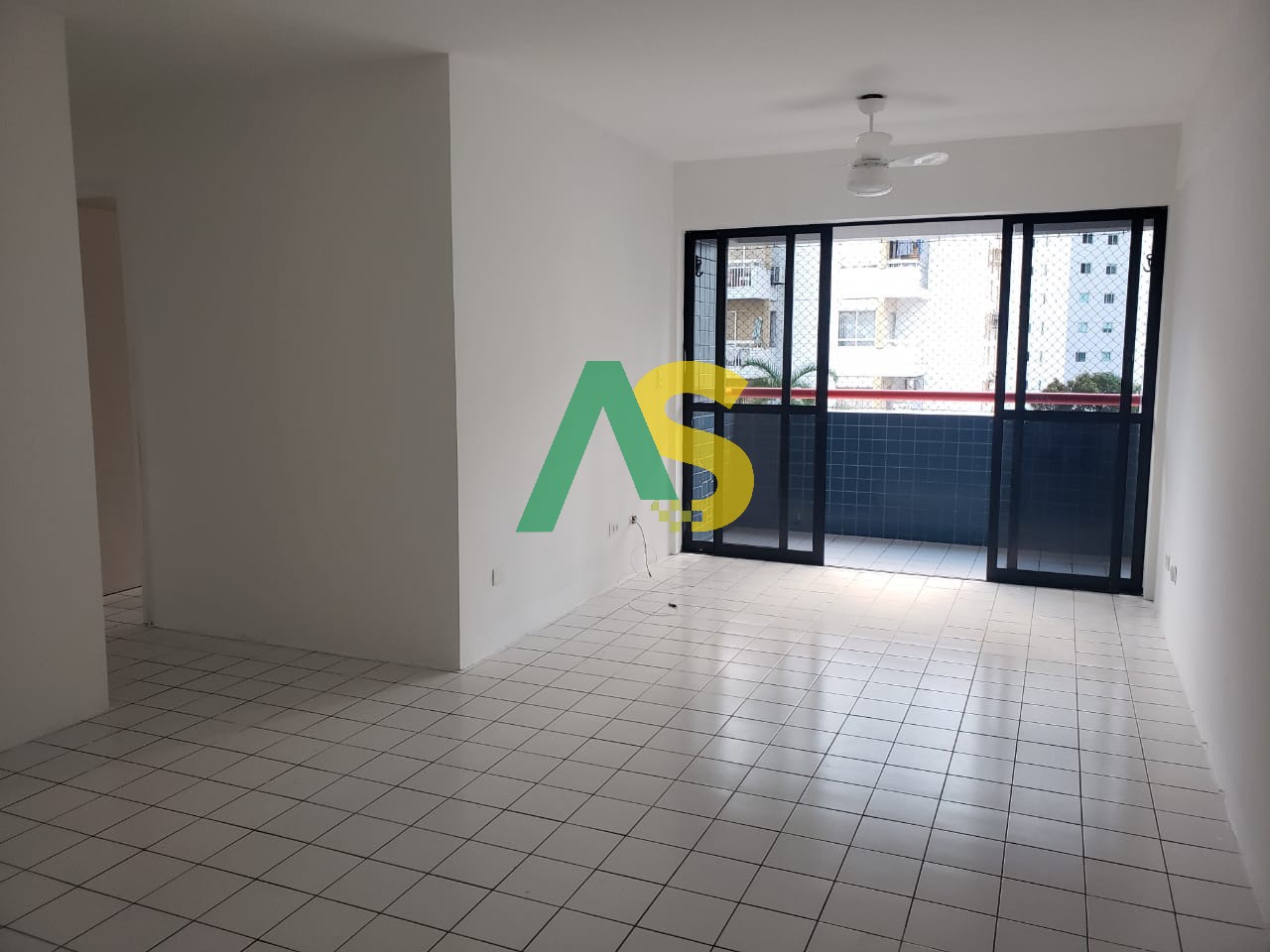 Apartamento à venda com 3 quartos, 75m² - Foto 2