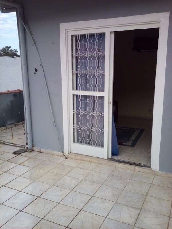 Casa à venda com 5 quartos, 125m² - Foto 1