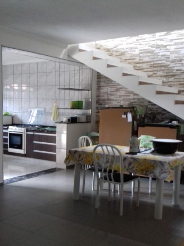 Casa à venda com 4 quartos, 300m² - Foto 1