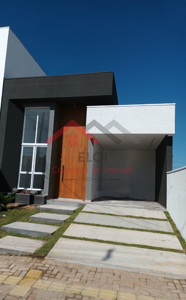 Casa à venda com 3 quartos, 98m² - Foto 1