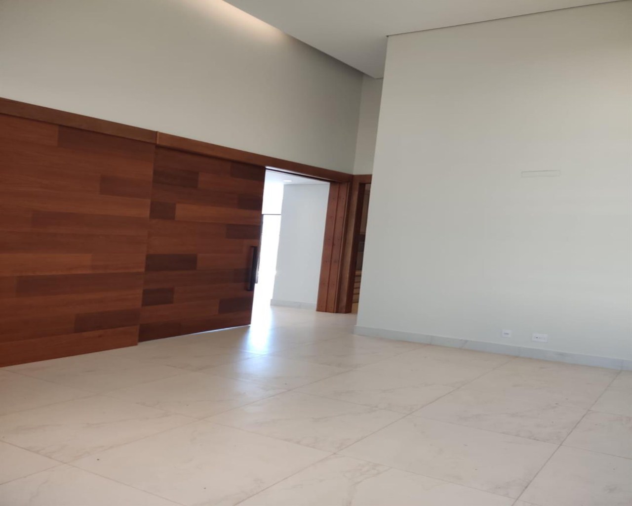 Casa à venda com 3 quartos, 190m² - Foto 2