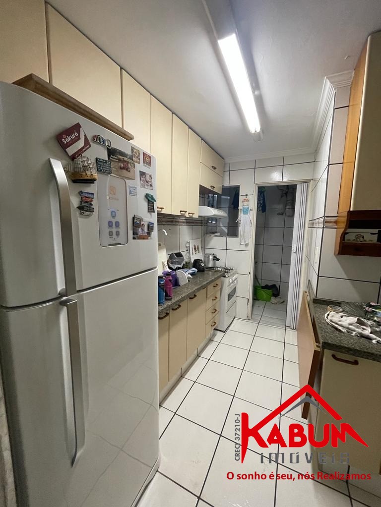 Apartamento à venda com 3 quartos, 70m² - Foto 2