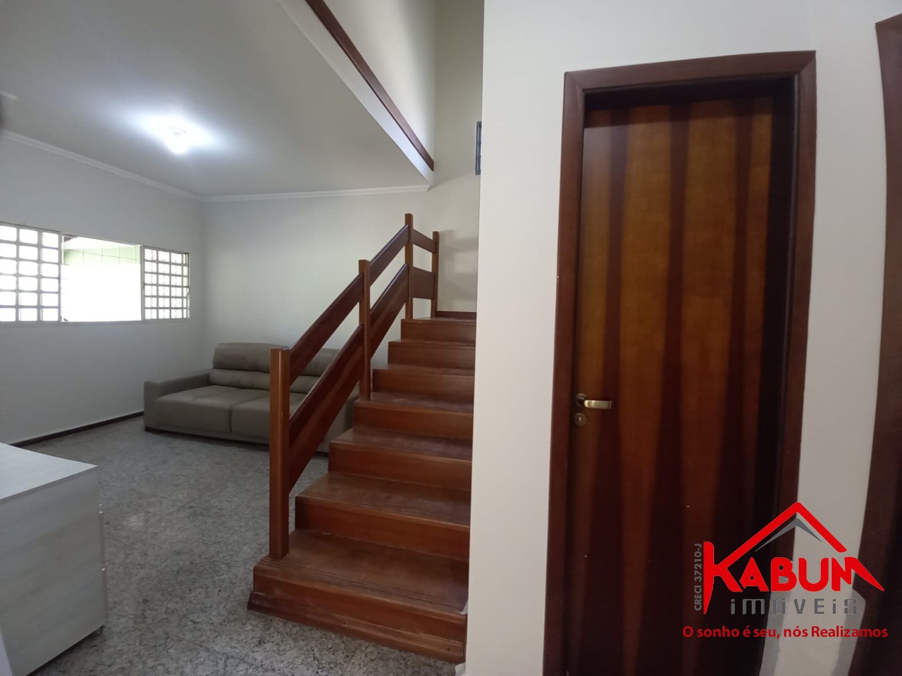 Casa à venda com 2 quartos, 241m² - Foto 2