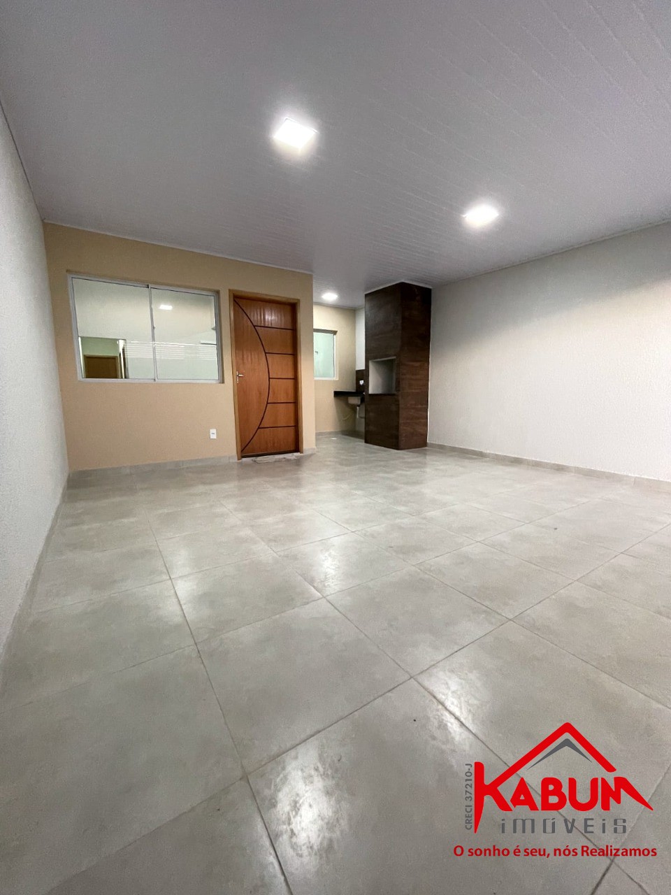 Casa à venda com 2 quartos, 150m² - Foto 1