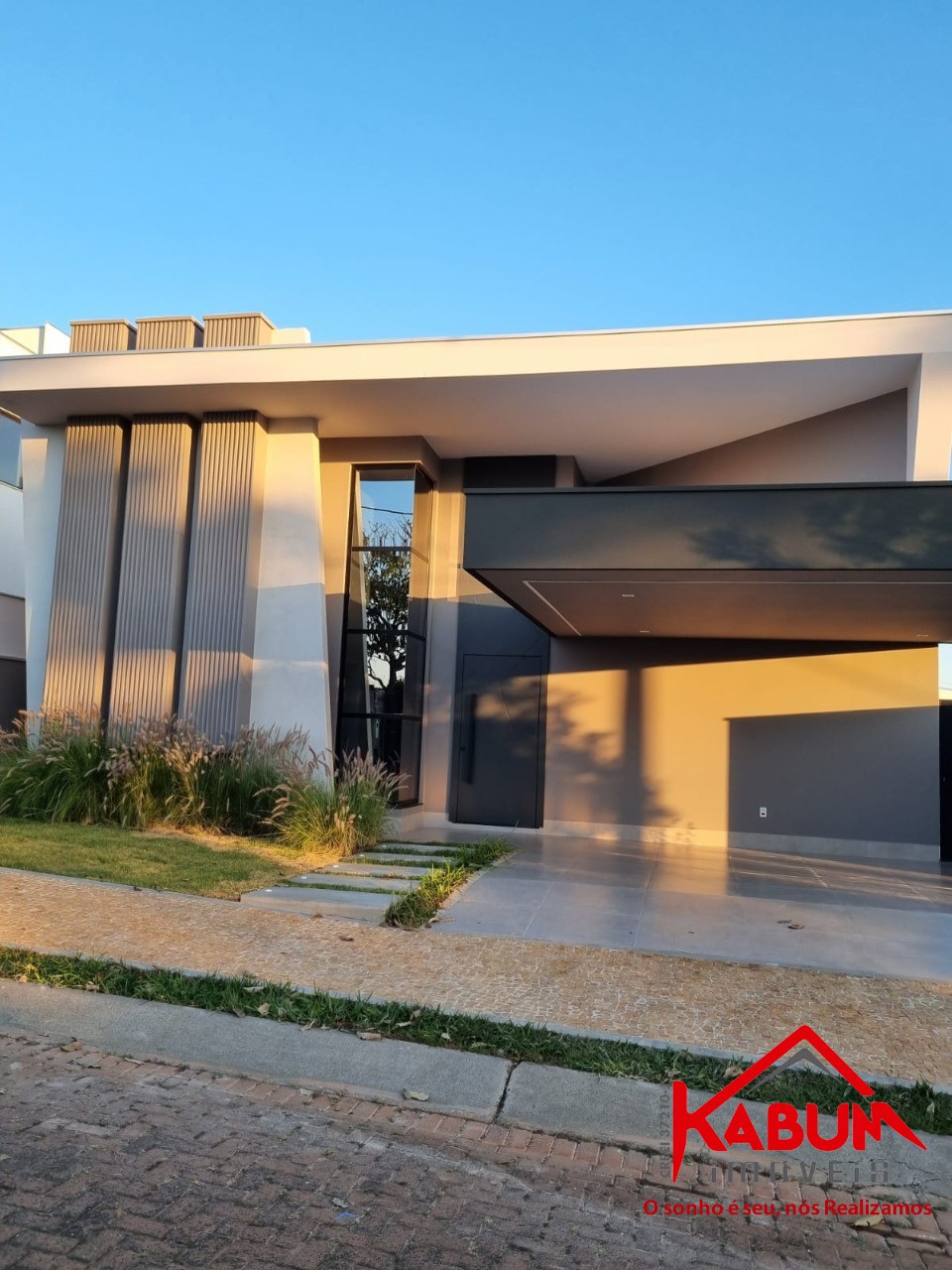 Casa à venda com 3 quartos, 348m² - Foto 2