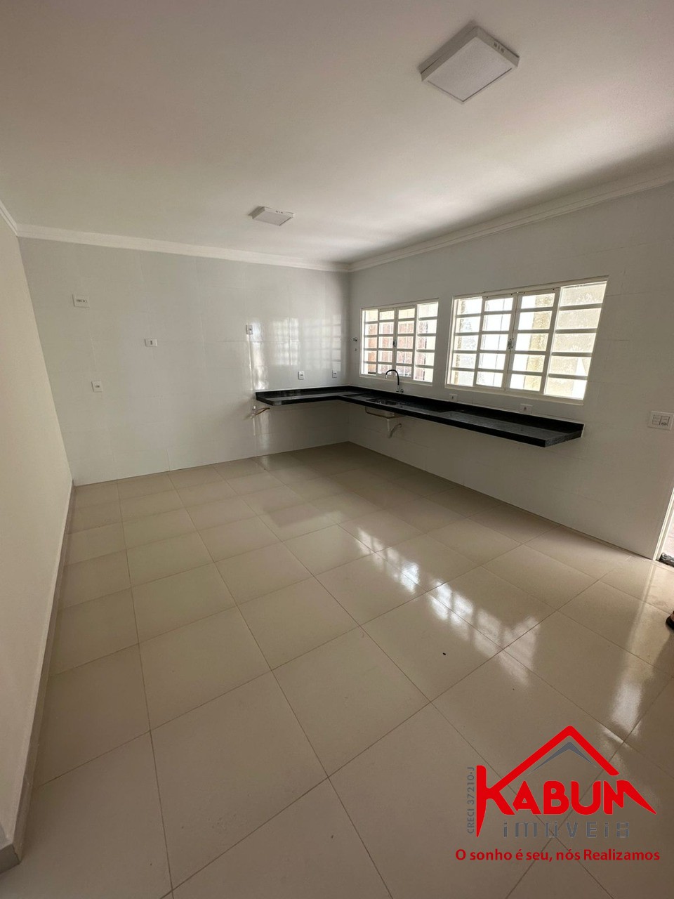 Casa à venda com 3 quartos, 168m² - Foto 2