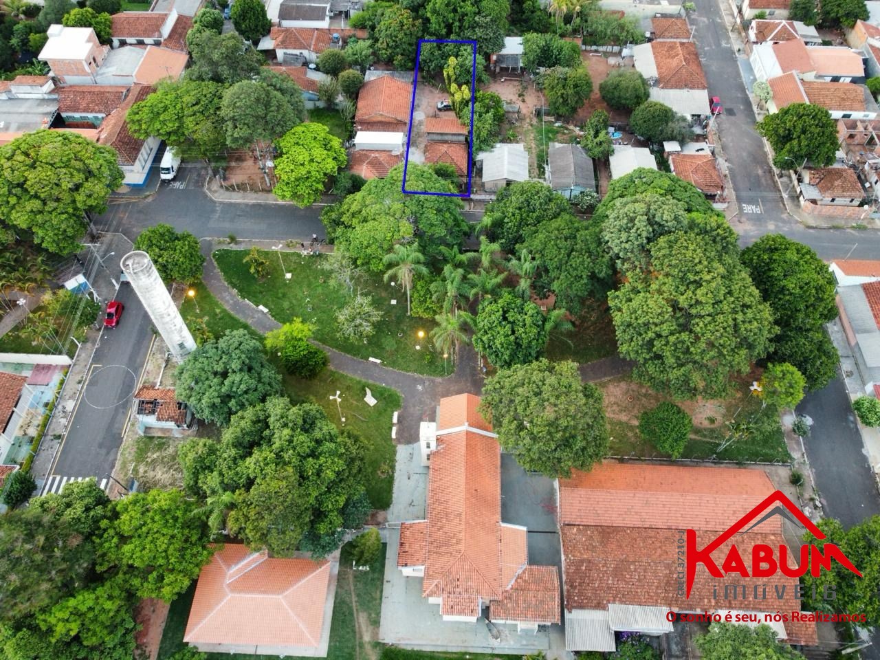 Casa à venda com 2 quartos, 400m² - Foto 1