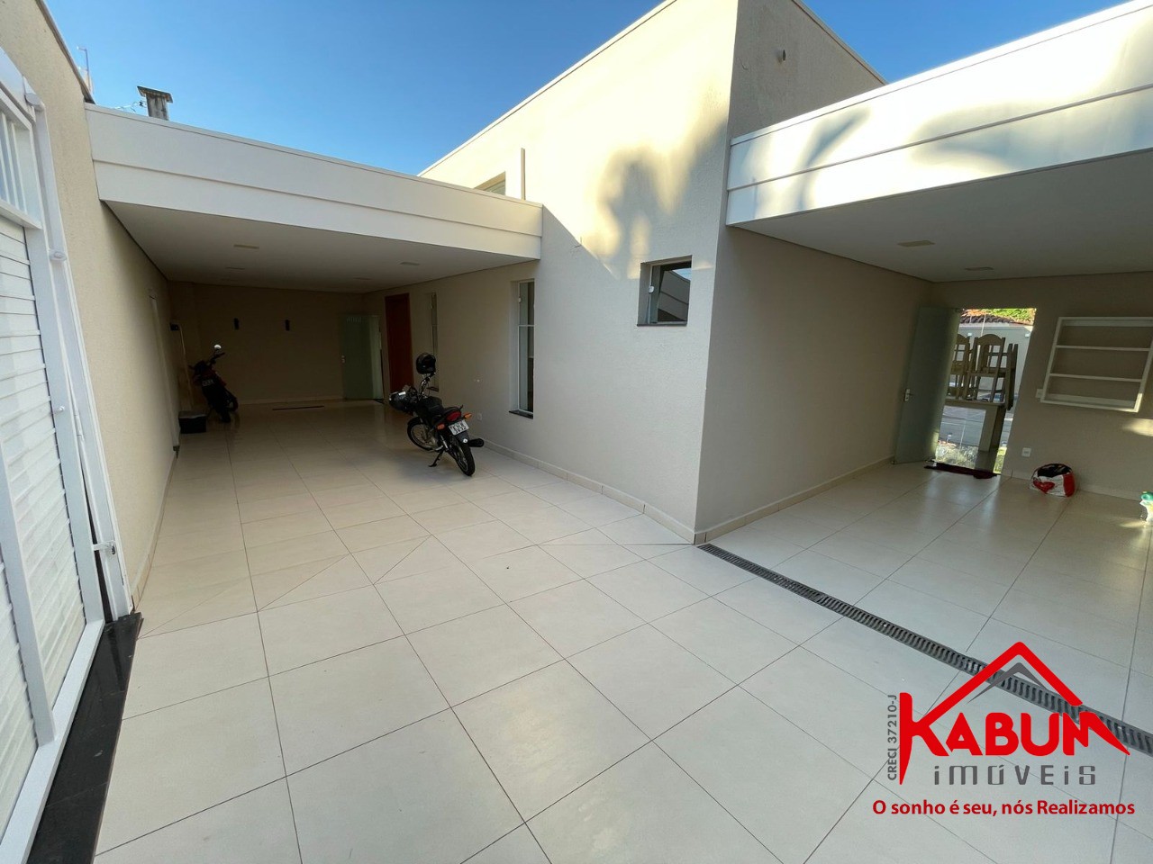 Casa à venda com 3 quartos, 340m² - Foto 2