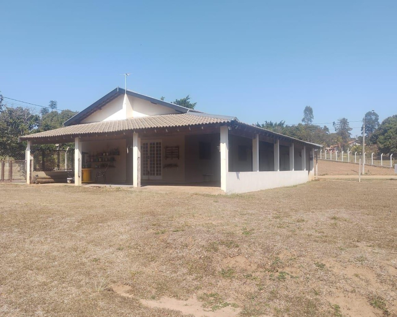 Fazenda à venda com 3 quartos, 400m² - Foto 2