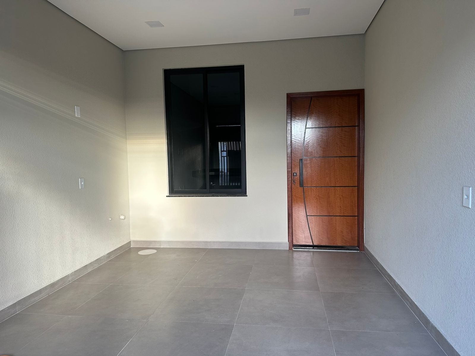 Casa à venda com 2 quartos, 70m² - Foto 2