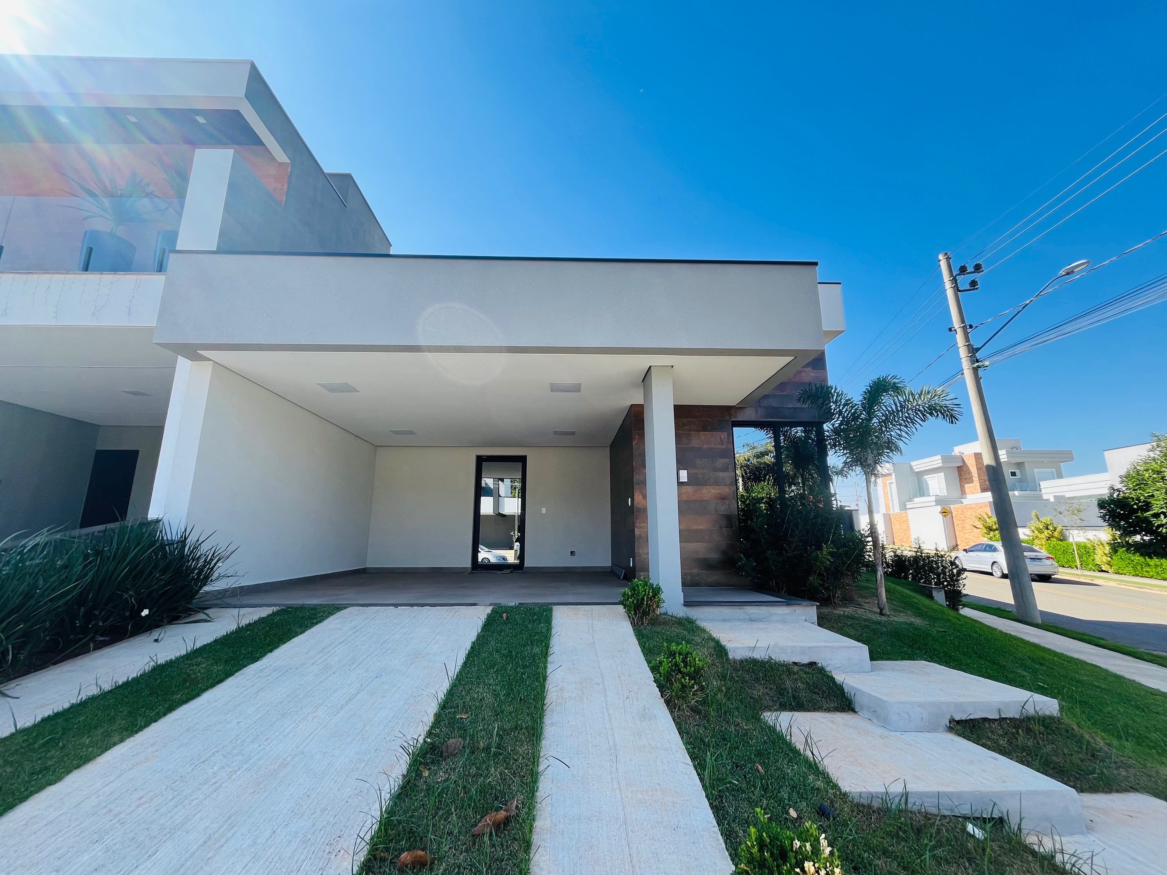 Casa à venda com 3 quartos, 383m² - Foto 1