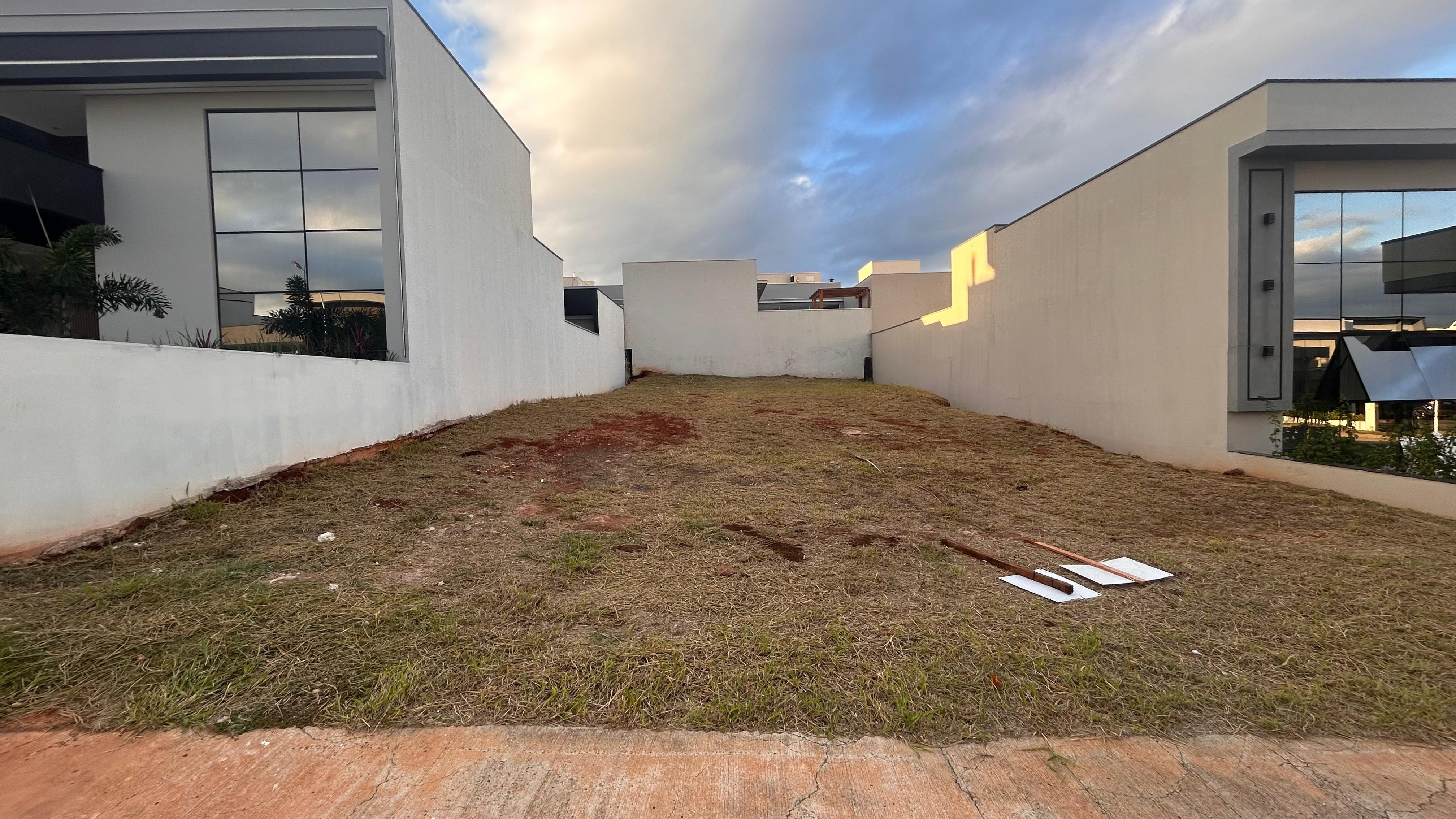 Terreno à venda, 300m² - Foto 1