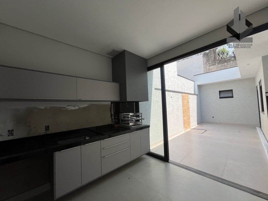 Casa à venda com 3 quartos, 200m² - Foto 2