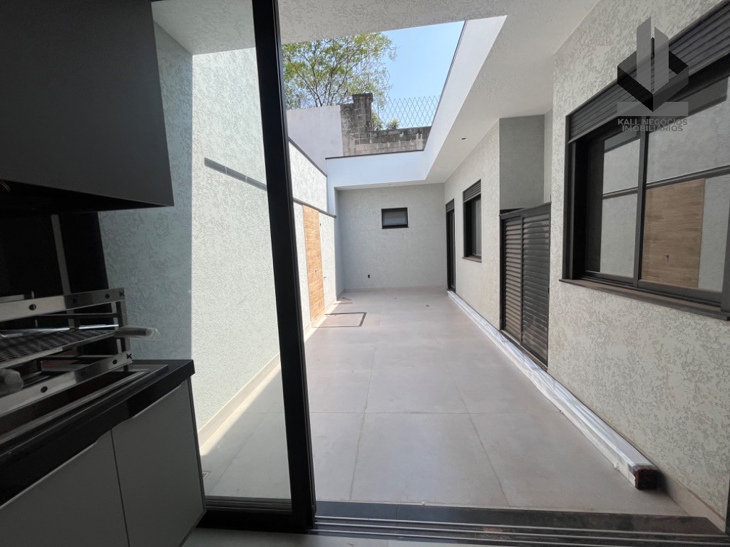 Casa à venda com 3 quartos, 200m² - Foto 4