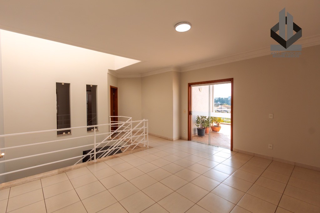 Casa para alugar com 4 quartos, 900m² - Foto 17