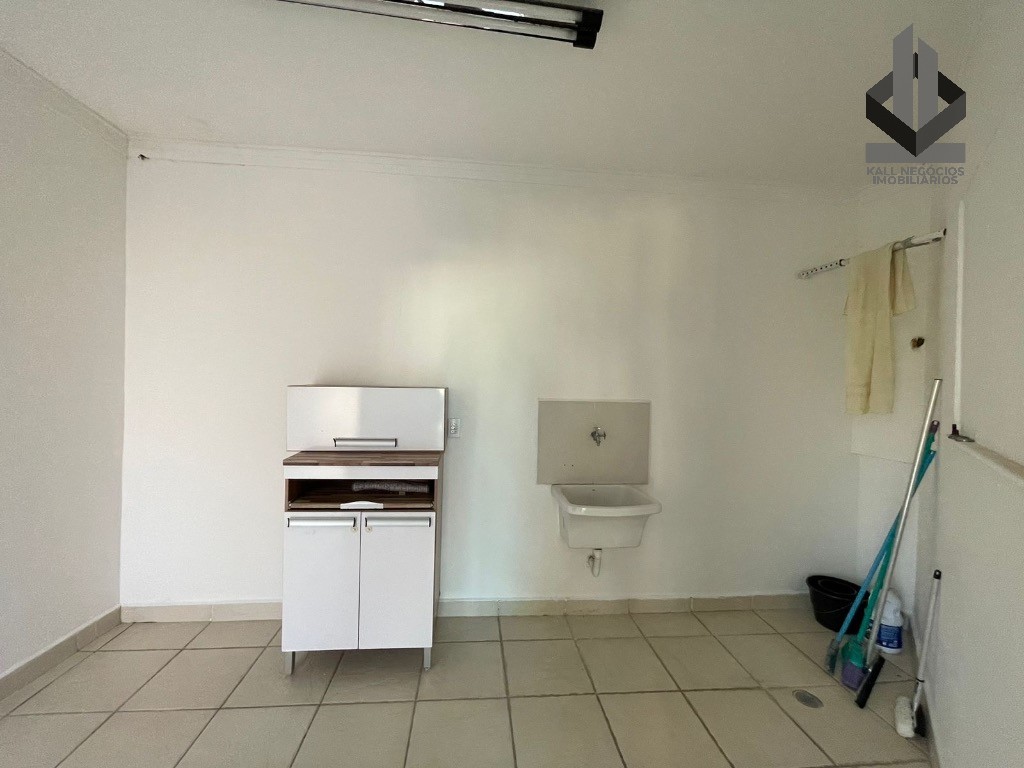 Casa para alugar com 3 quartos, 300m² - Foto 11