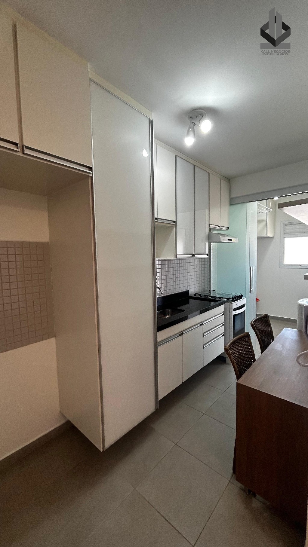 Apartamento à venda com 2 quartos, 67m² - Foto 3