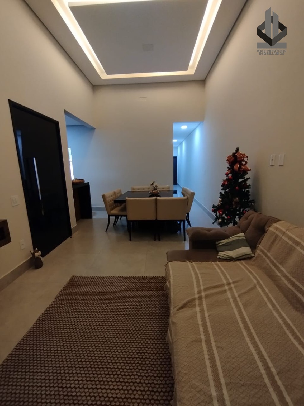 Casa à venda com 3 quartos, 200m² - Foto 2